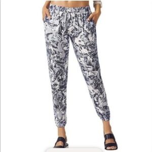Fabletics Lightweight Brushstroke Black White Emily Joggers Small